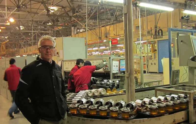 EMAC's UK Sales Representative-Richard Smith visiting DCEC Cummins factory800x504