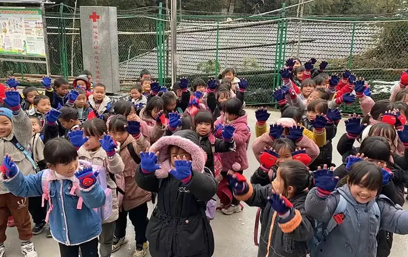 Winter Solstice Charity picture 08 size 800x504 This is a picture of the winter Solstice team.